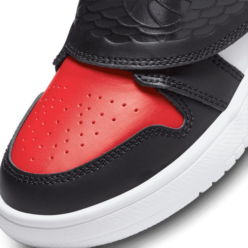Pantofi Sport Nike SKY JORDAN 1 BP